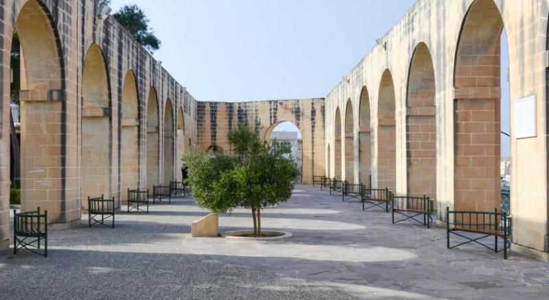 The New Tower Palace Hotel Sliema Exterior photo